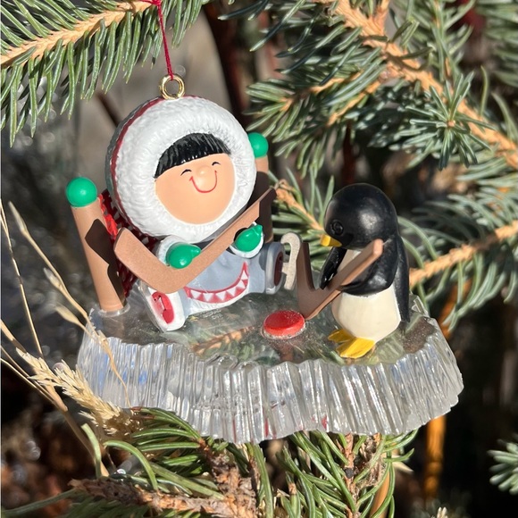 1991 Frosty Friends & 1990 Penguin Pal #3 Hallmark - Picture 1 of 13